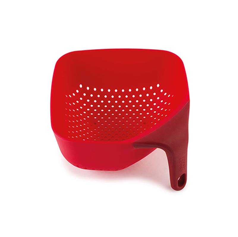 Strecurătoarea Square Colander Small de la Joseph & Joseph